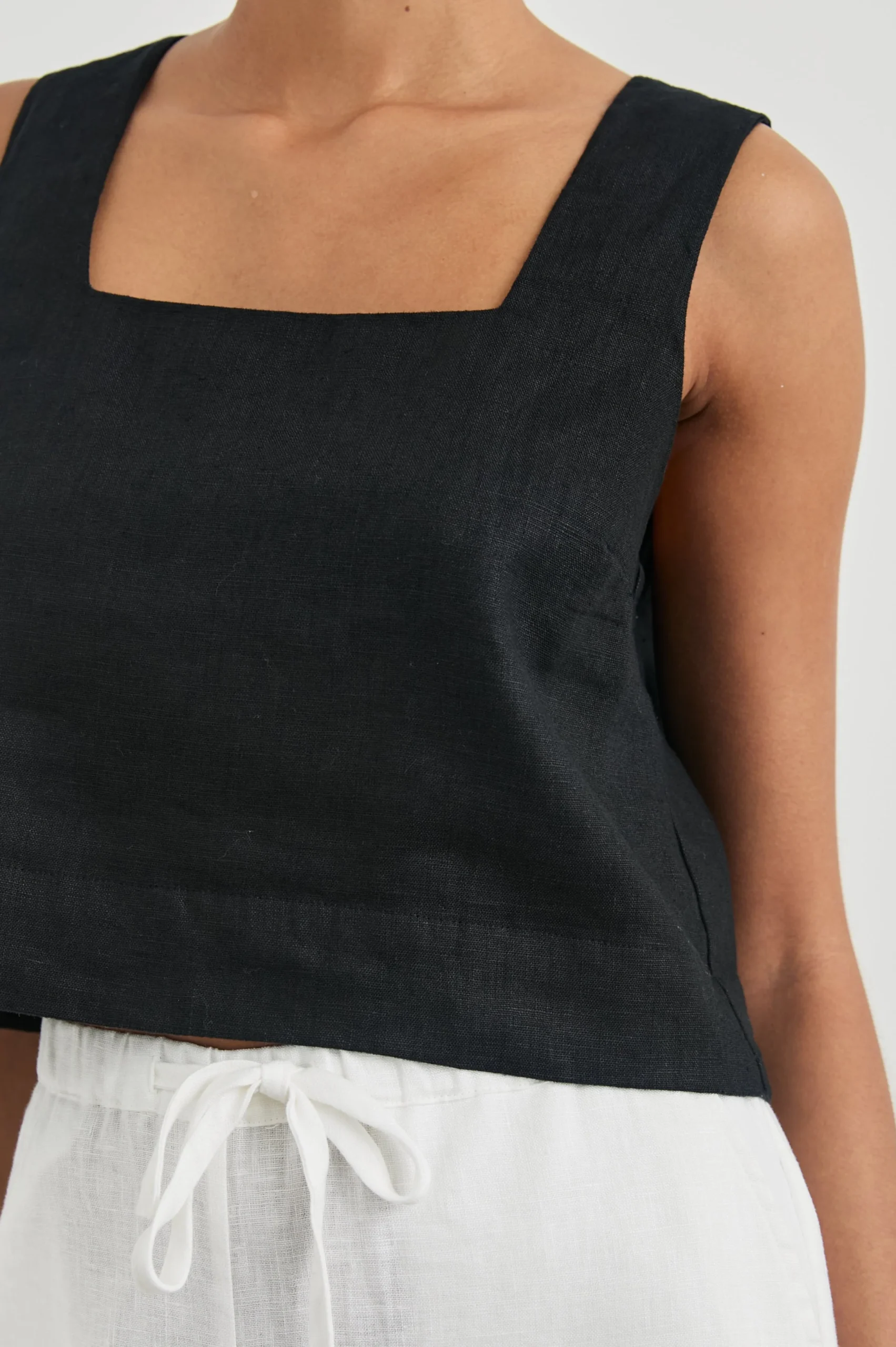 AKIRA TOP - BLACK – Image 3