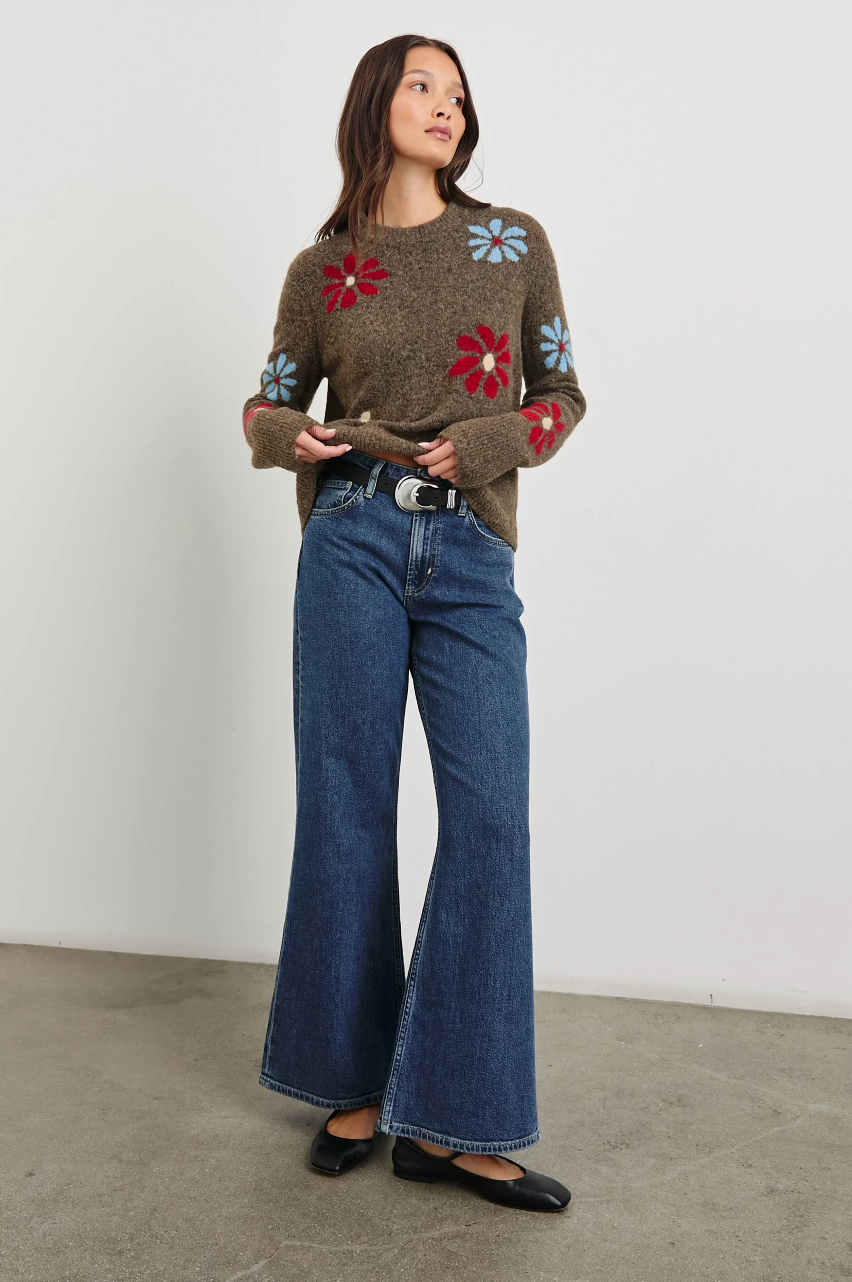 ANISE SWEATER - WINTER FLORAL – Image 4