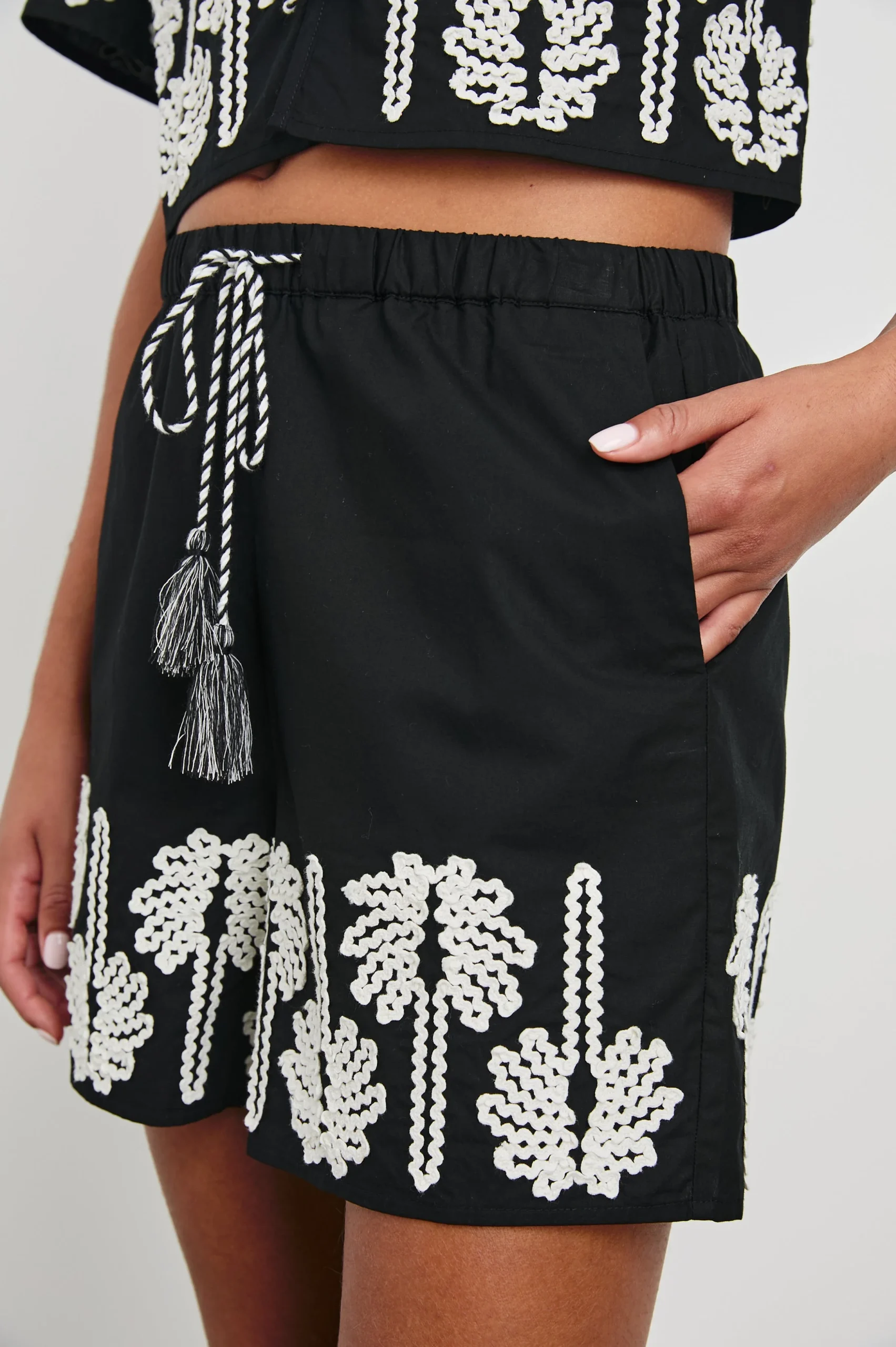 ARMANDA SHORT - BLACK IVORY PALM TREES – Image 4