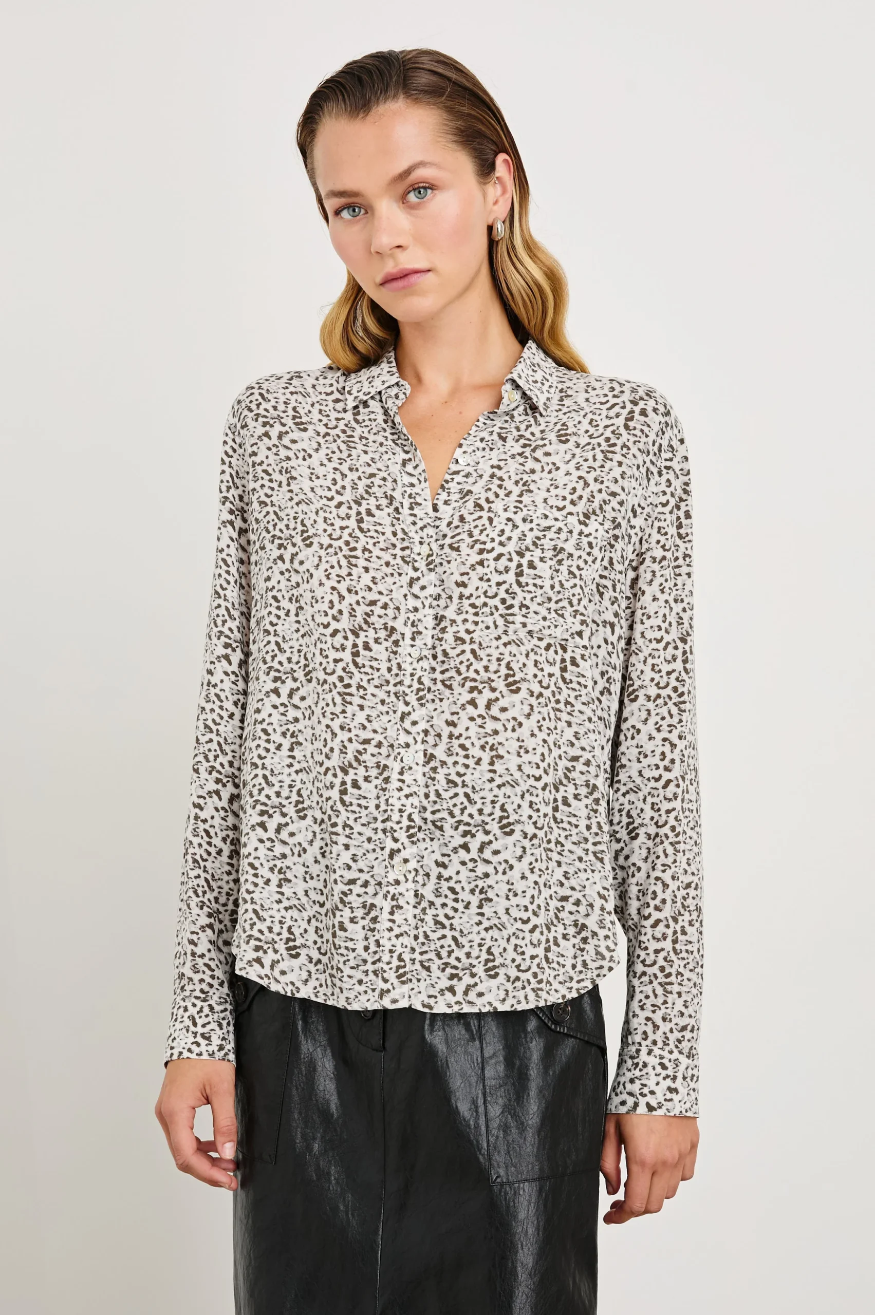 JOSEPHINE SHIRT - CHARCOAL WATERCOLOR CHEETAH – Image 3