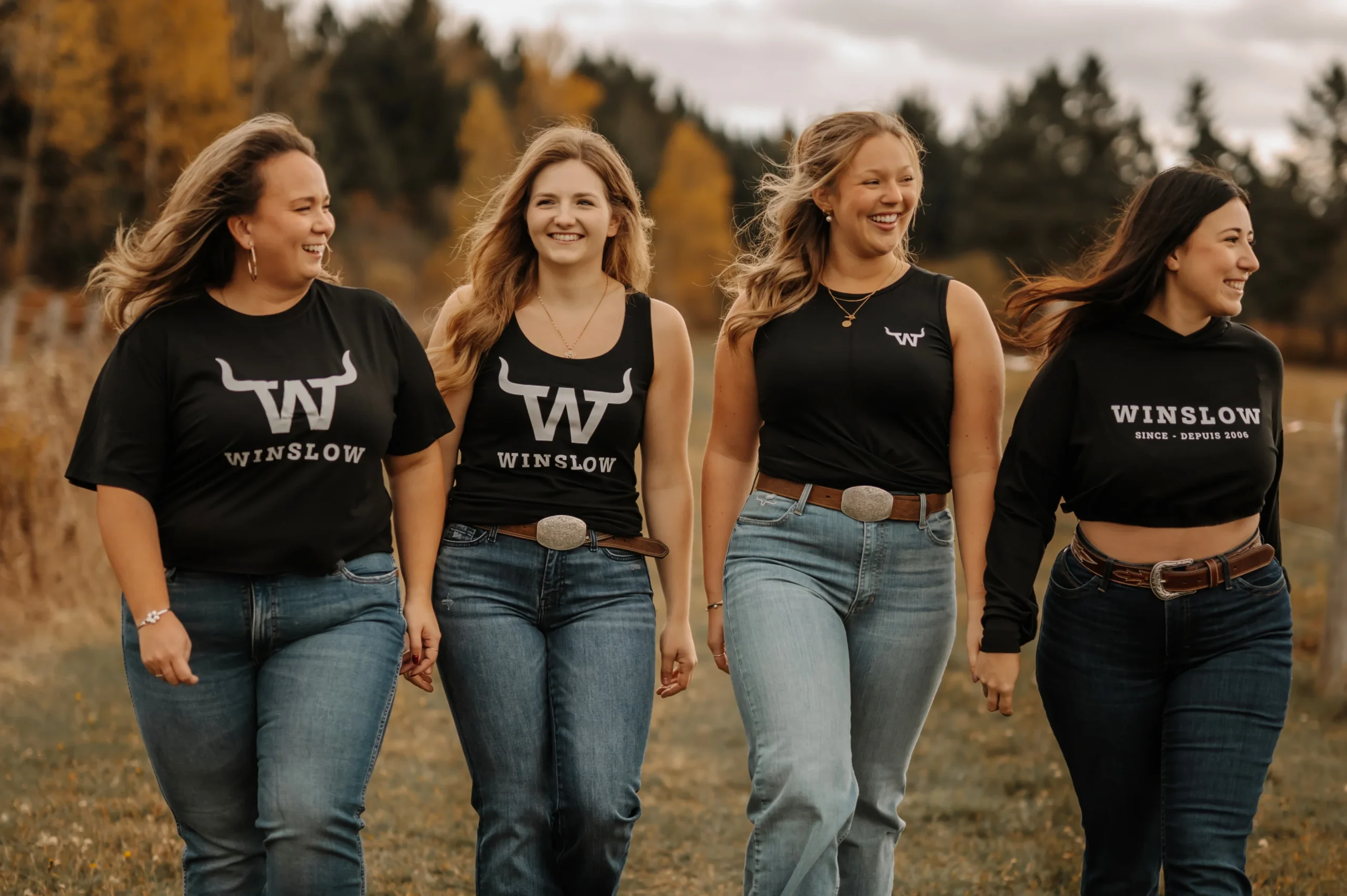 Hoodie crop manche longue Winslow en bambou noir avec élastique à la taille pour femme – Image 6