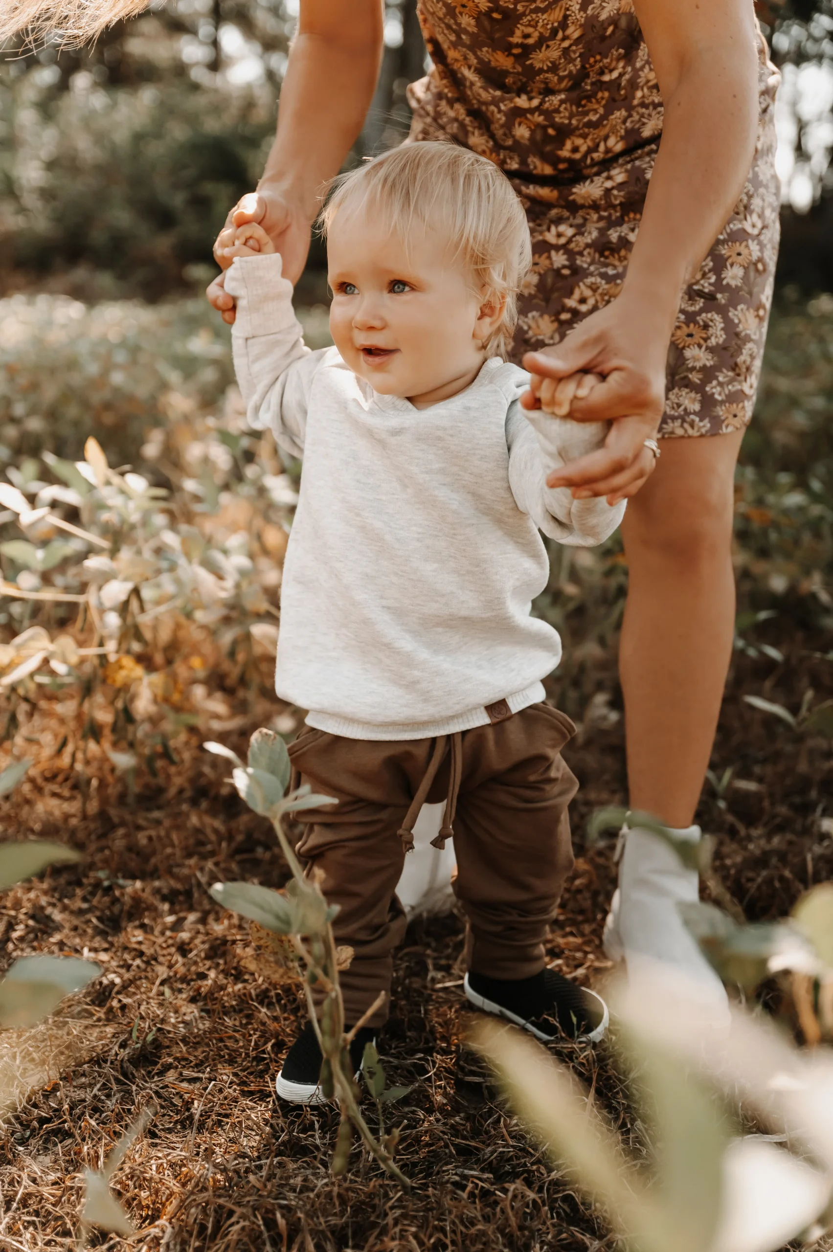 Pantalon évolutif café latté style jogger en bambou pour enfant, grandeurs 0 à 6 ans. – Image 6