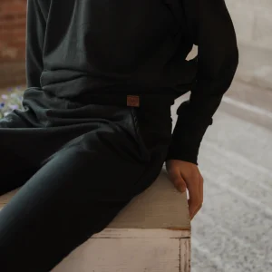 Pantalon évolutif noir style jogger en bambou pour enfant, grandeurs 0 à 6 ans.