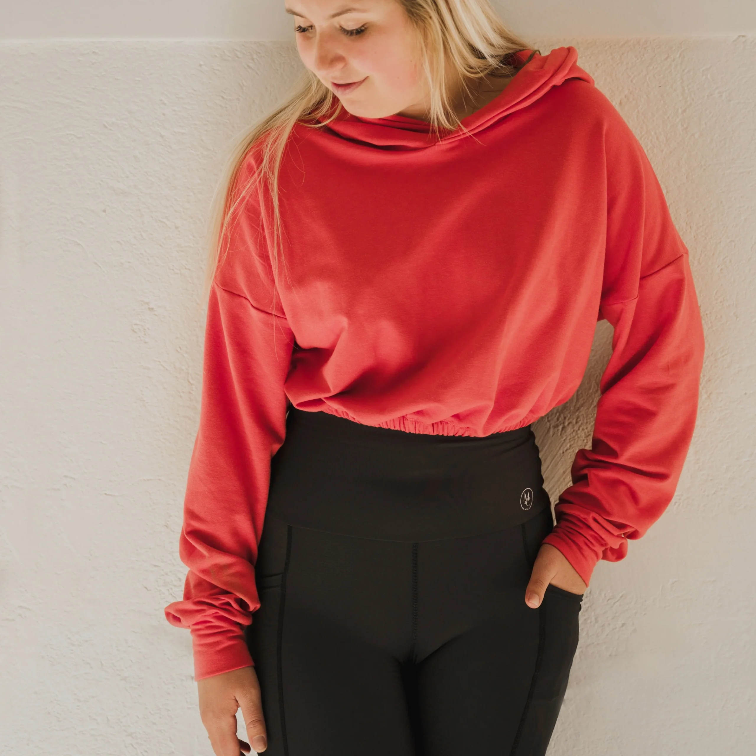 Hoodie crop manche longue en bambou corail avec élastique à la taille pour femme - COUNTRY ROADS – Image 3