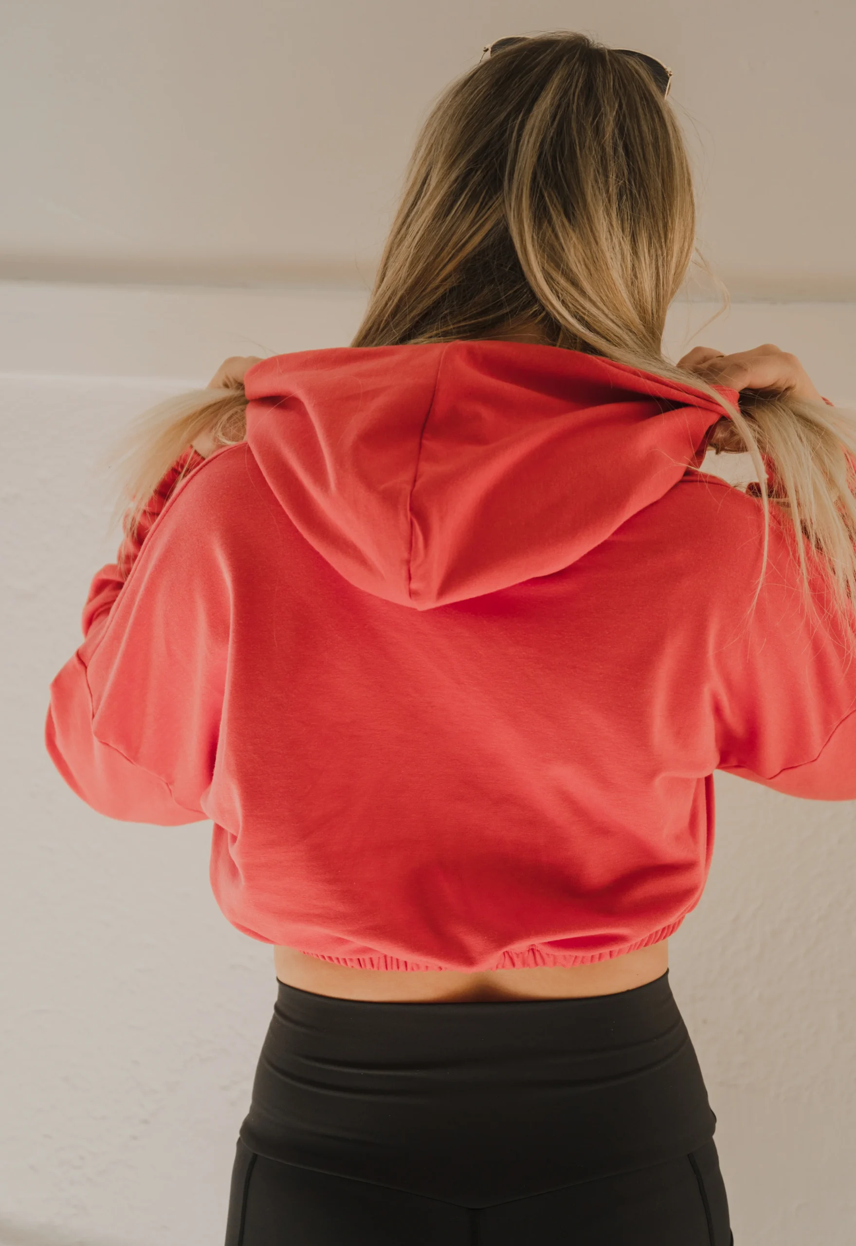 Hoodie crop manche longue en bambou corail avec élastique à la taille pour femme - COUNTRY ROADS – Image 6