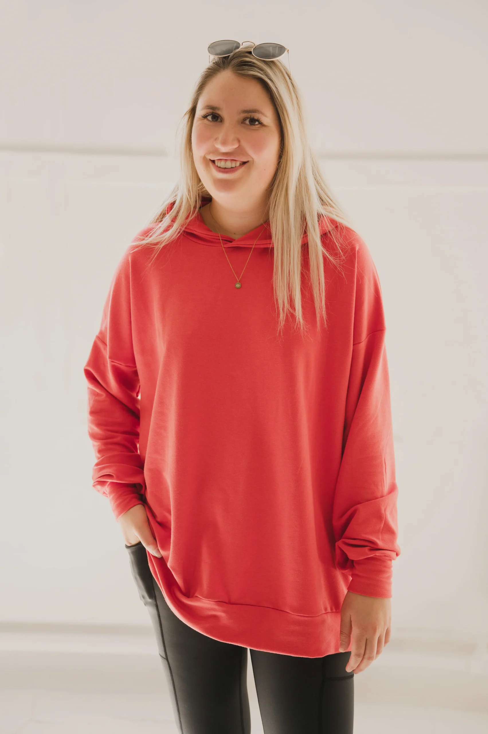 Hoodie oversize manche longue en bambou corail avec bande à la taille pour femme - CRÂNE & FLEURS – Image 5