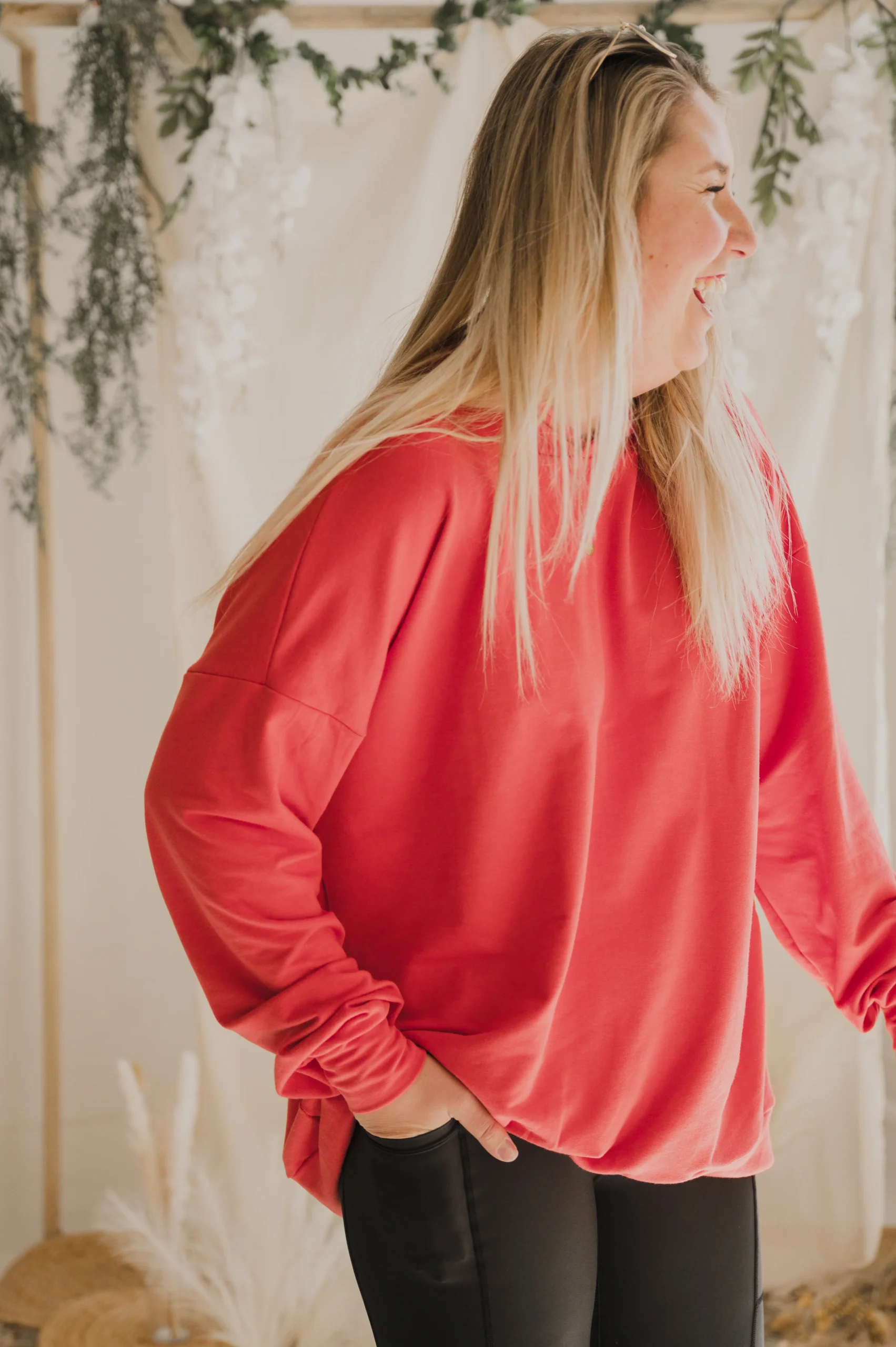 Hoodie oversize manche longue en bambou corail avec bande à la taille pour femme - CRÂNE & FLEURS – Image 6